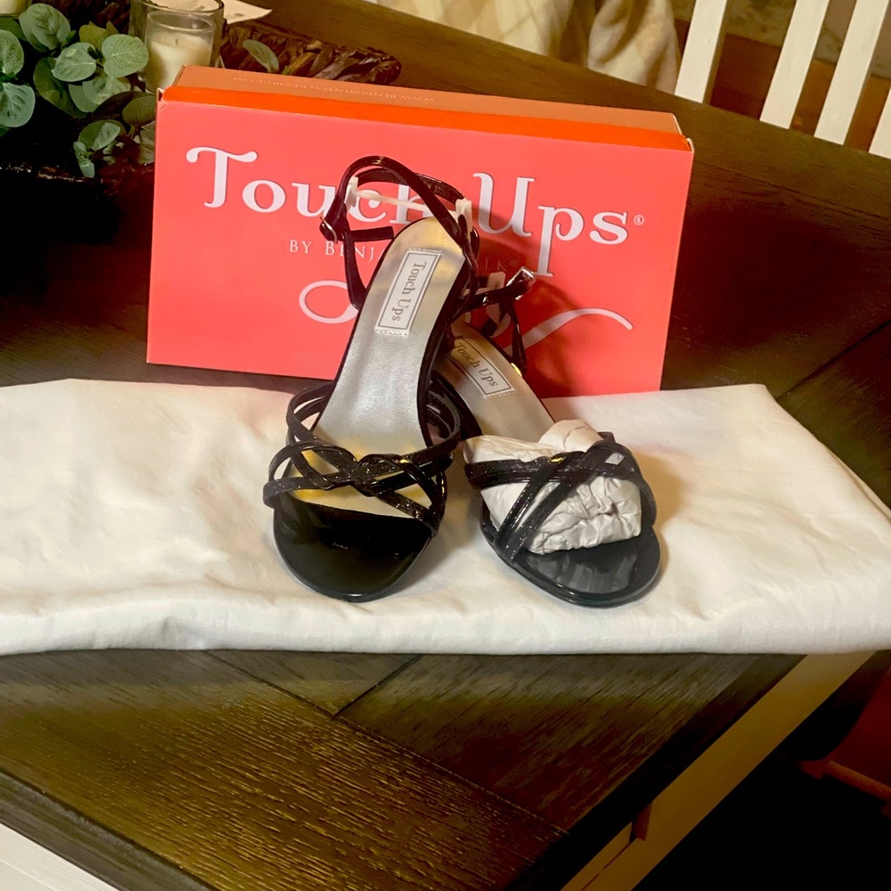 Women’s low heel sandal